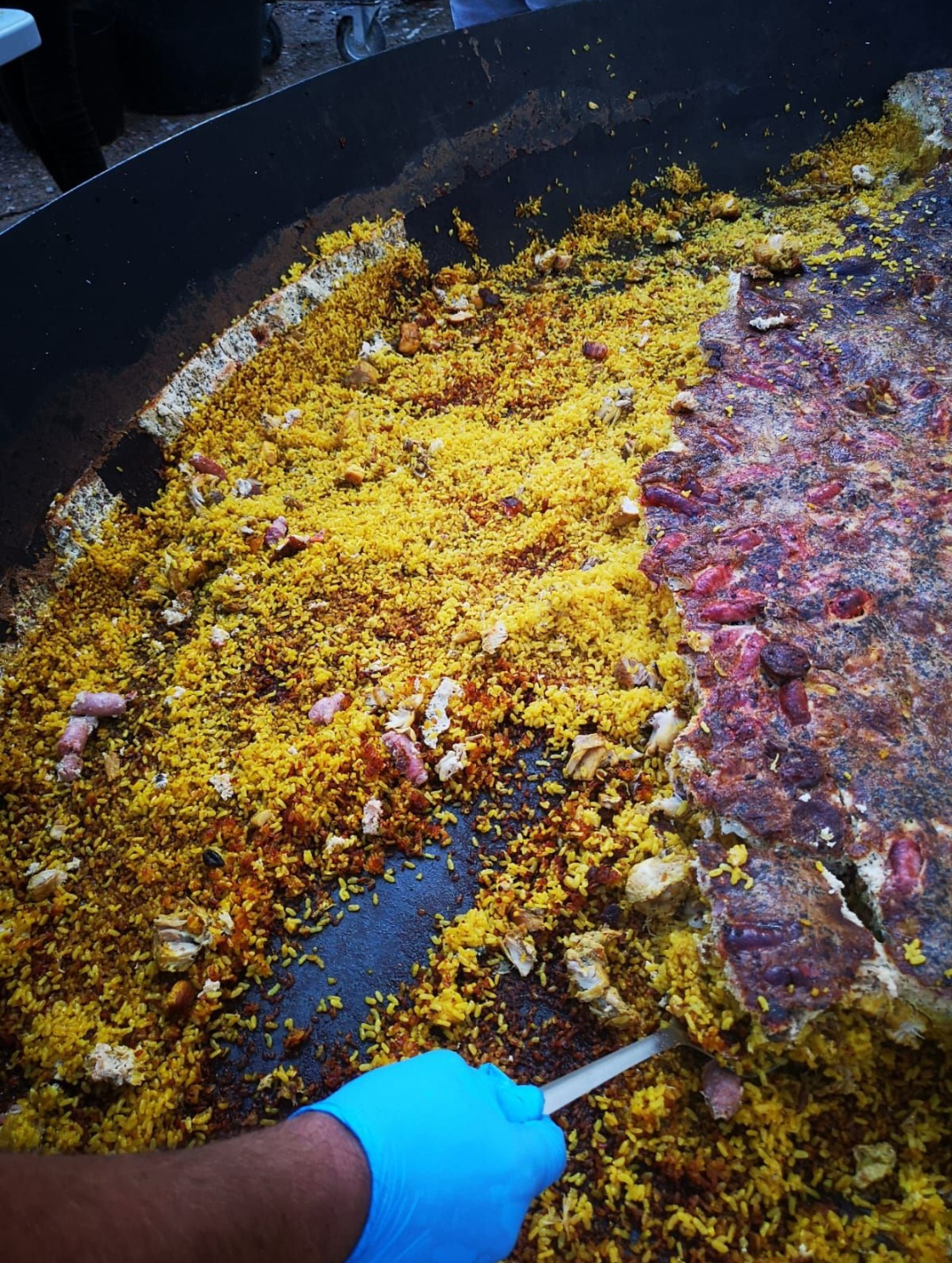 Paellas de pollo campero a la leña